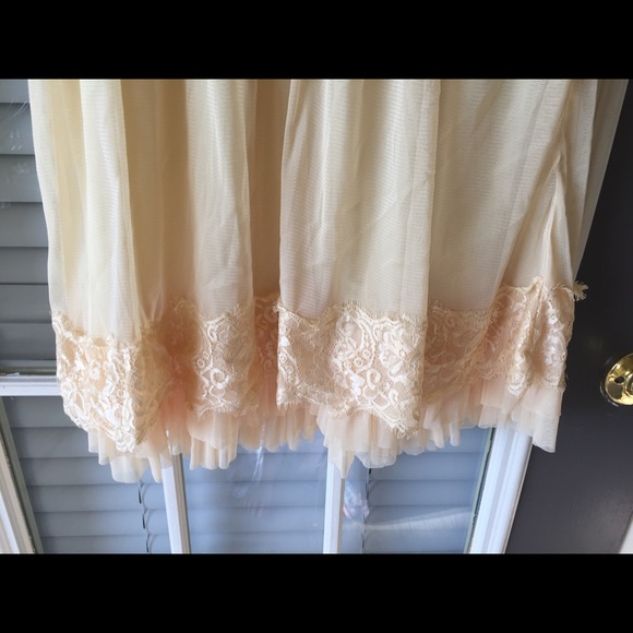 Roses and lace Ya La dress - Picture 6 of 7